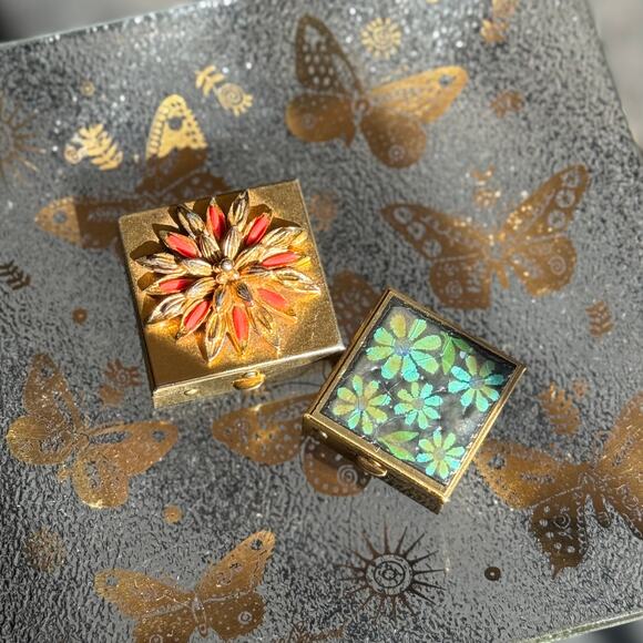 Pair of Vintage Gold Tone & Enamel Floral Pill Boxes - Picture 4 of 5